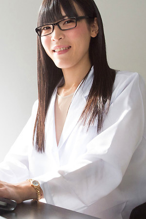 Dr Yui's Slutty Surgery - SMJ favourite Yui Kawai has a PHD (a Pretty Hard Dick) and she invites you into her surgery today to administer it by mouth and ass as she promises to clear up all of your Monday ailments! Spreading her gorgeous legs to reveal he